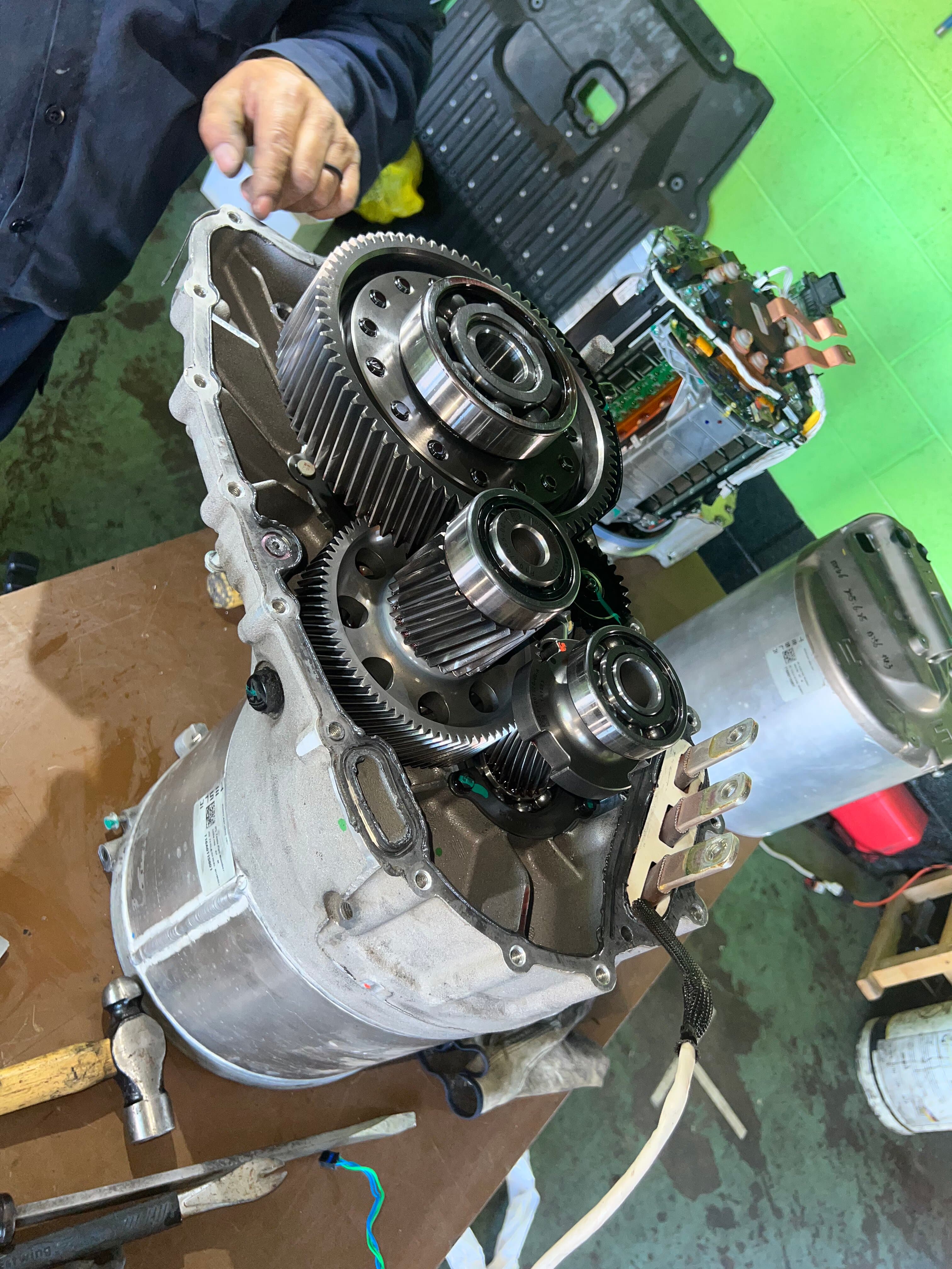 Tesla Motors and Drive Units Services: - Image 5